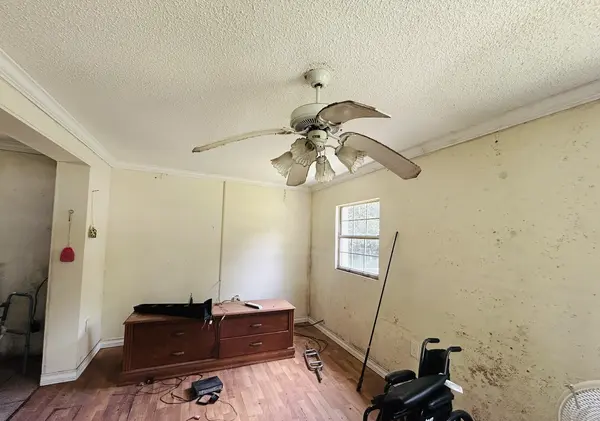 407 Lakeview Ave, Cantonment, FL 32533