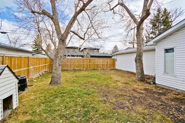 4020 3 St NW Calgary, AB T2K 0Z8