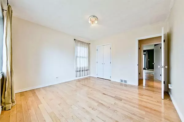 4020 3 St NW Calgary, AB T2K 0Z8