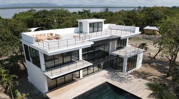 Seine Bight, Placencia,