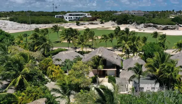 Caleton Beach Club