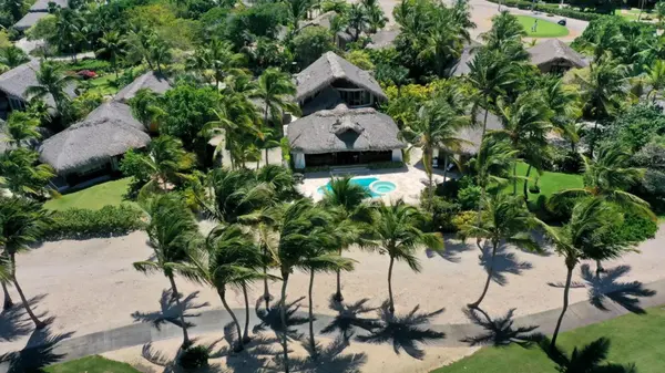 Caleton Beach Club
