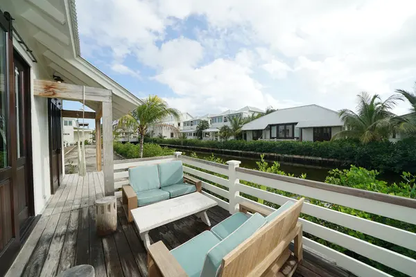 Mahogany Bay, Ambergis Caye,