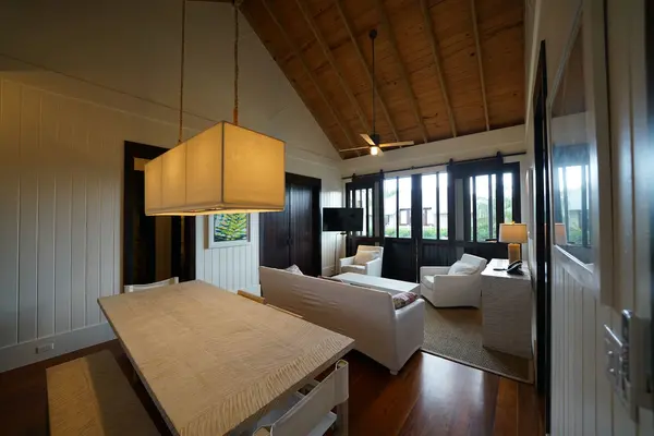 Mahogany Bay, Ambergis Caye,