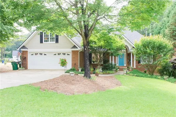 1011 Derby Ln, Bogart, GA 30622