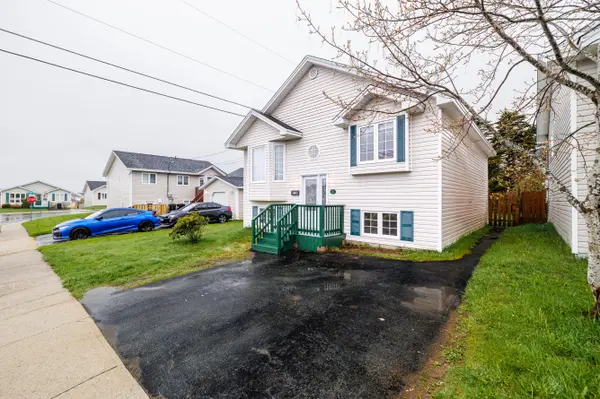 5 Dammerills Ln, St John's, NL A1E 6E8