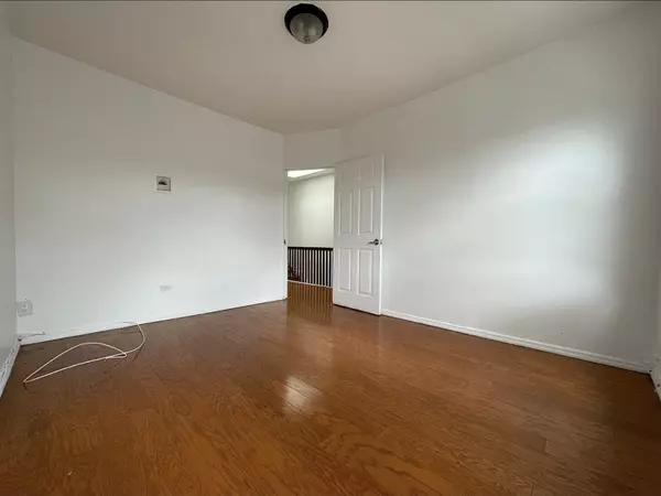 Maspeth, NY 11378,61-49 55th St #2