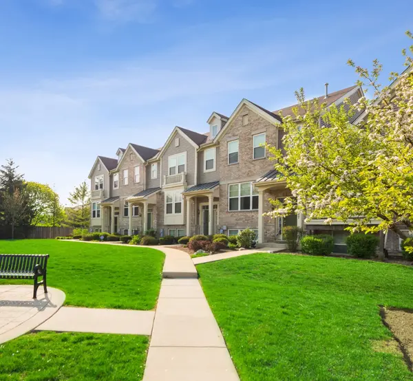 1203 Tuscany Dr, Streamwood, IL 60107