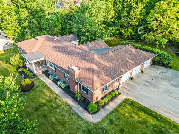 112 Whitehill Dr, New Castle, PA 16105