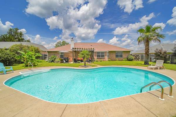 4851 Timber Ridge Dr, Milton, FL 32571