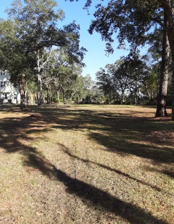 510 Pelican Cir, Woodbine, GA 31569