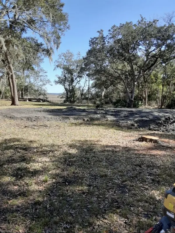 510 Pelican Cir, Woodbine, GA 31569