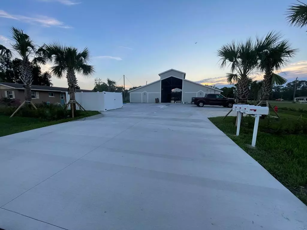 Lehigh Acres, FL 33936,621 Joel Blvd #103
