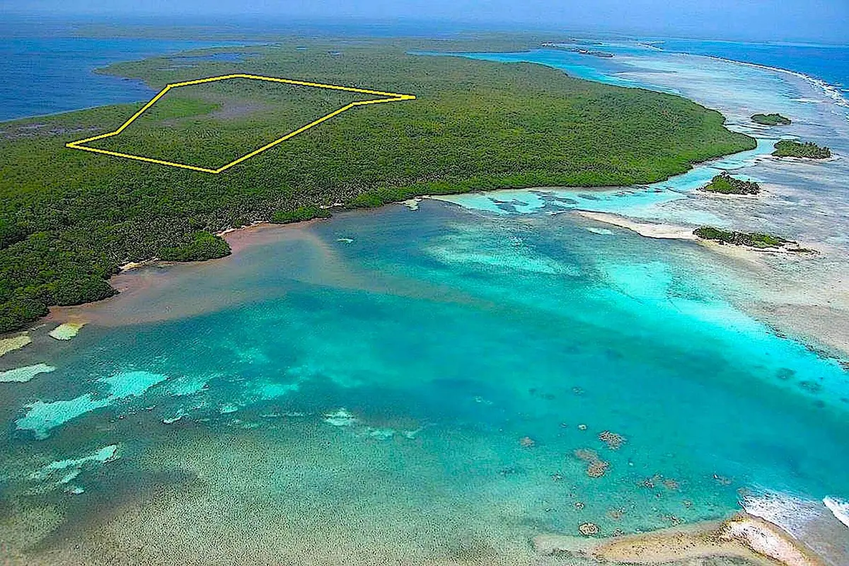 Deadman Caye, Turneffe Island,