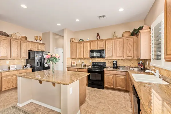 38835 N Red Tail Ln, Phoenix, AZ 85086