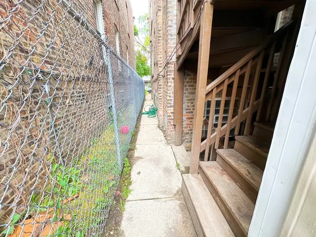 7037 S Carpenter St, Chicago, IL 60621