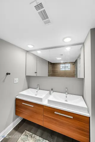 707 E 90th St, Chicago, IL 60619