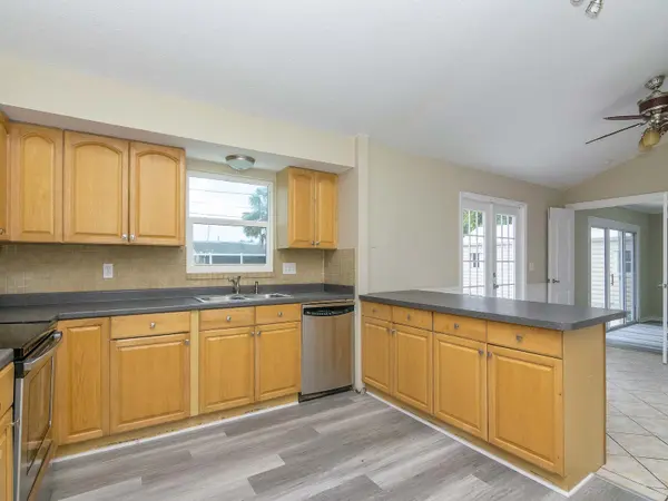445 Purdy St, Englewood, FL 34223