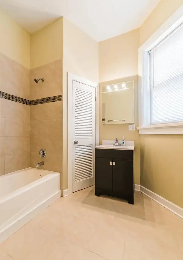 2445 W Harrison St, Chicago, IL 60612