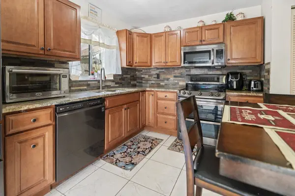 2011 Green Juniper Ln, Brandon, FL 33511