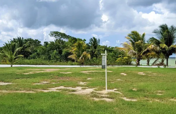 4 Miles Lagoon, Corozal,