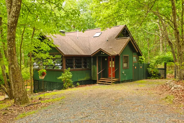 203 Deer Trail Dr, Saylorsburg, PA 18353