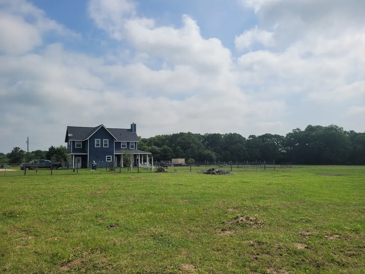 141 Woody Ln, Elgin, TX 78621