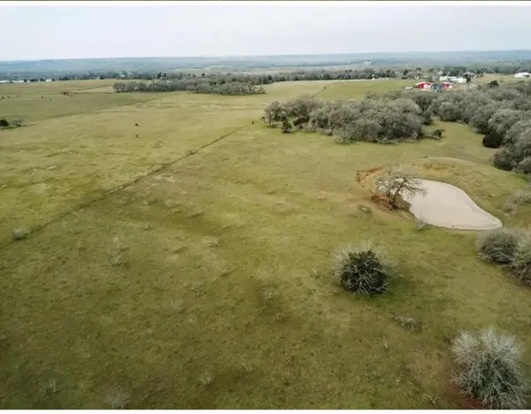 141 Woody Ln, Elgin, TX 78621