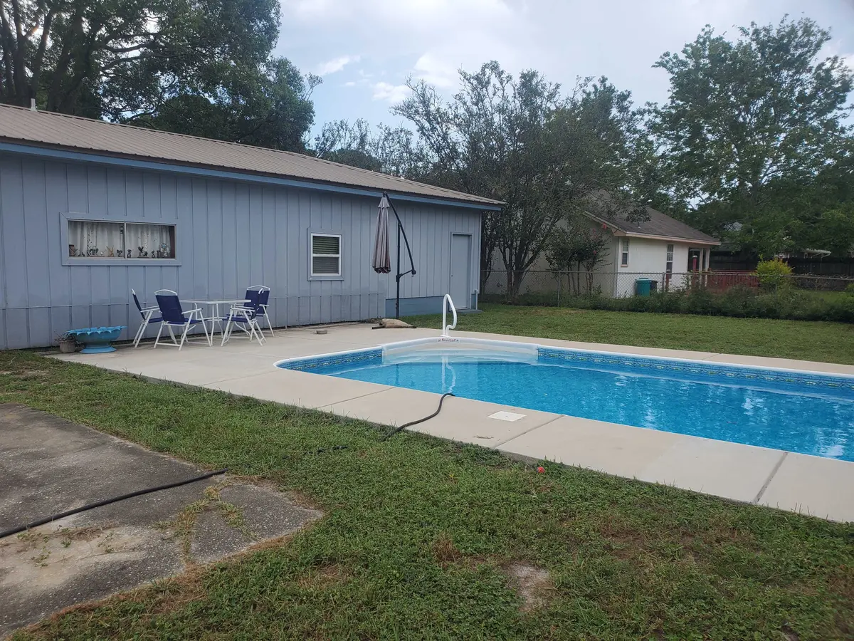 650 Wildwood St, Mary Esther, FL 32569