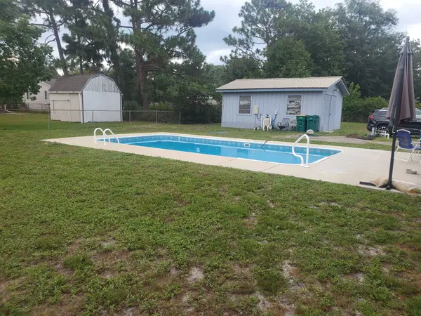 650 Wildwood St, Mary Esther, FL 32569