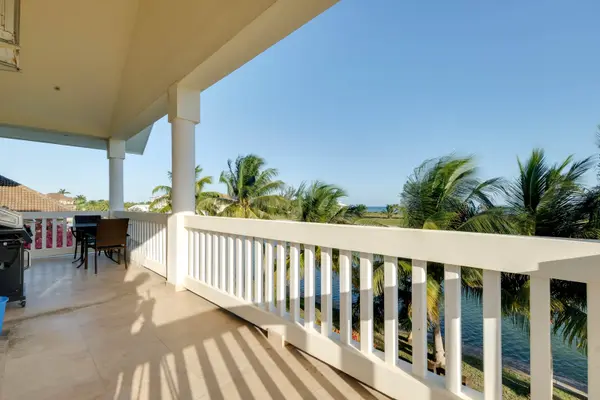 Placencia, Placencia, Creek District