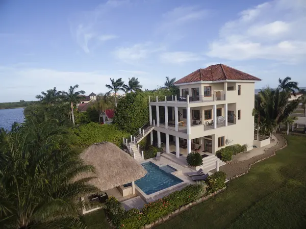 Placencia Residences