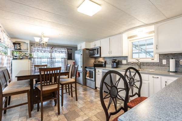 250 Mansfield Ave #6, Norton, MA 02766