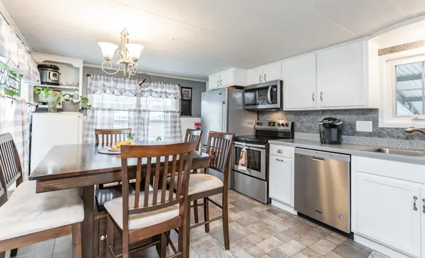 250 Mansfield Ave #6, Norton, MA 02766