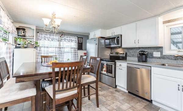 250 Mansfield Ave #6, Norton, MA 02766