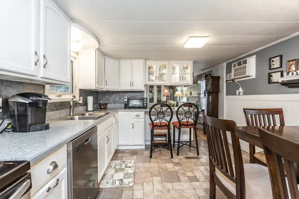 250 Mansfield Ave #6, Norton, MA 02766