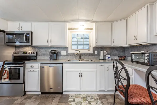 250 Mansfield Ave #6, Norton, MA 02766