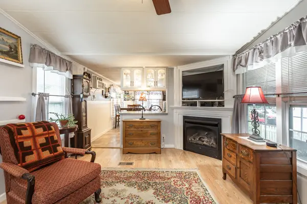 250 Mansfield Ave #6, Norton, MA 02766