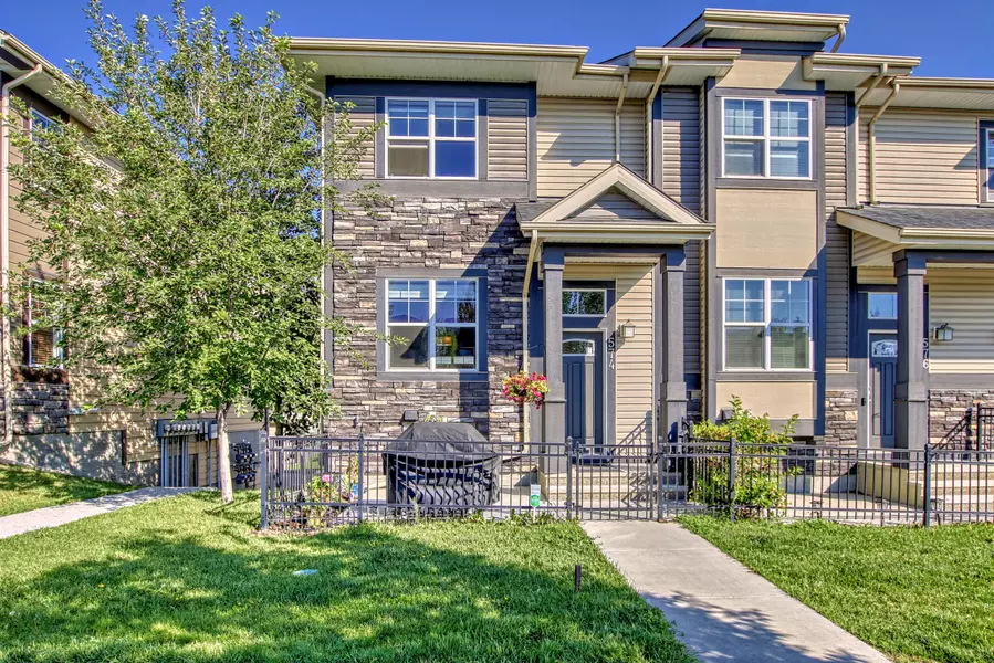 574 McKenzie Towne Dr SE, Calgary, AB T2Z 1C7