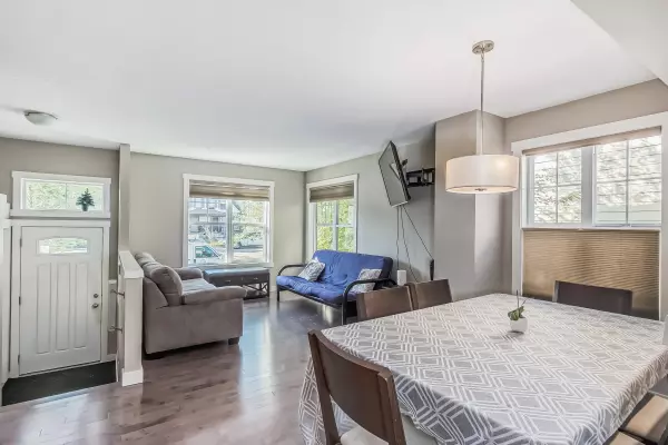 574 McKenzie Towne Dr SE Calgary, AB T2Z 1C7