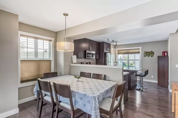 574 McKenzie Towne Dr SE Calgary, AB T2Z 1C7