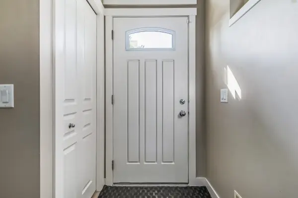 574 McKenzie Towne Dr SE, Calgary, AB T2Z 1C7