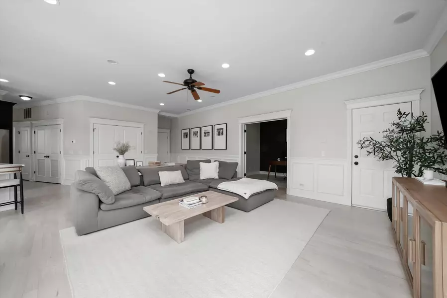 2821 W Lyndale St, Chicago, IL 60647