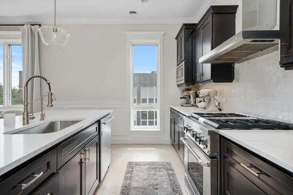 3534 N Hermitage Ave, Chicago, IL 60657