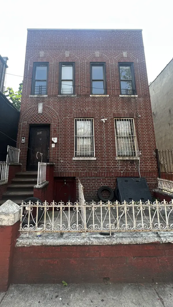 494 E 96th St, Brooklyn, NY 11212