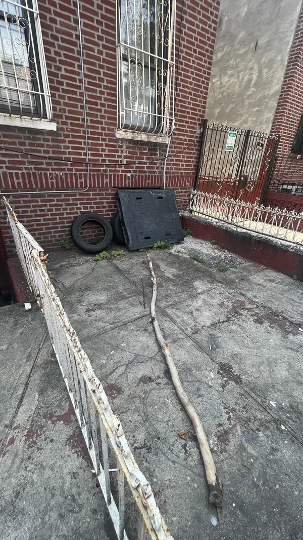 494 E 96th St, Brooklyn, NY 11212