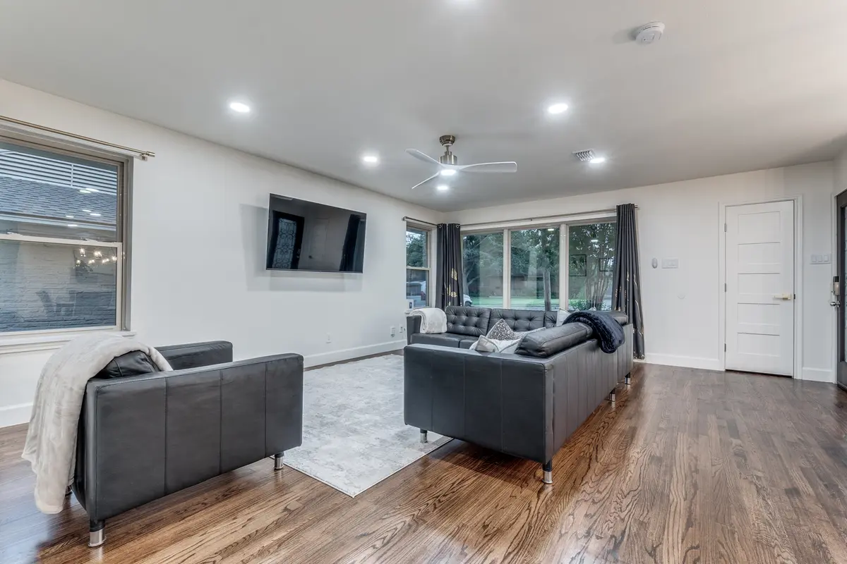 9026 Livenshire Dr, Dallas, TX 75238