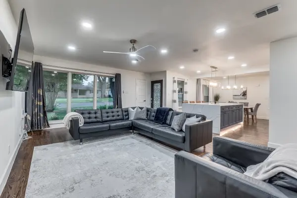 9026 Livenshire Dr, Dallas, TX 75238