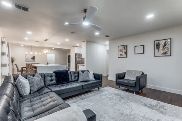 9026 Livenshire Dr, Dallas, TX 75238