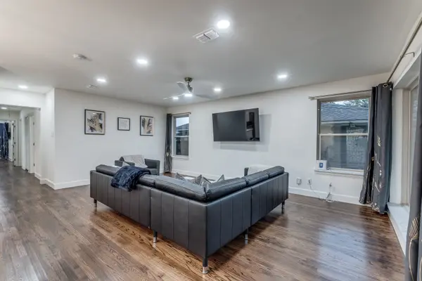 9026 Livenshire Dr, Dallas, TX 75238